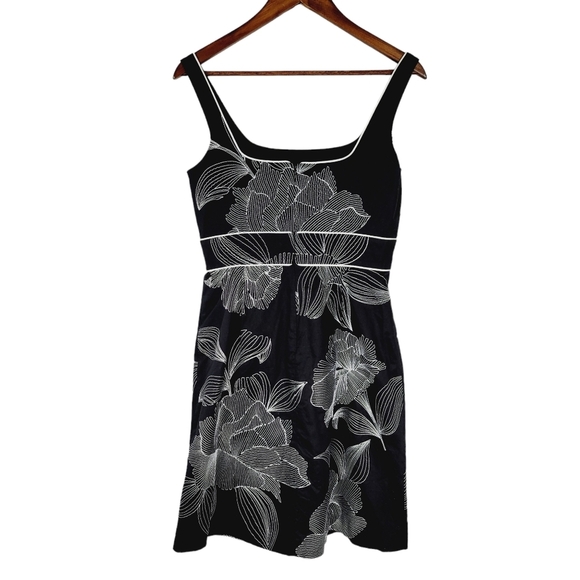 White House Black Market embroidered floral dress size 6 - Picture 8 of 12